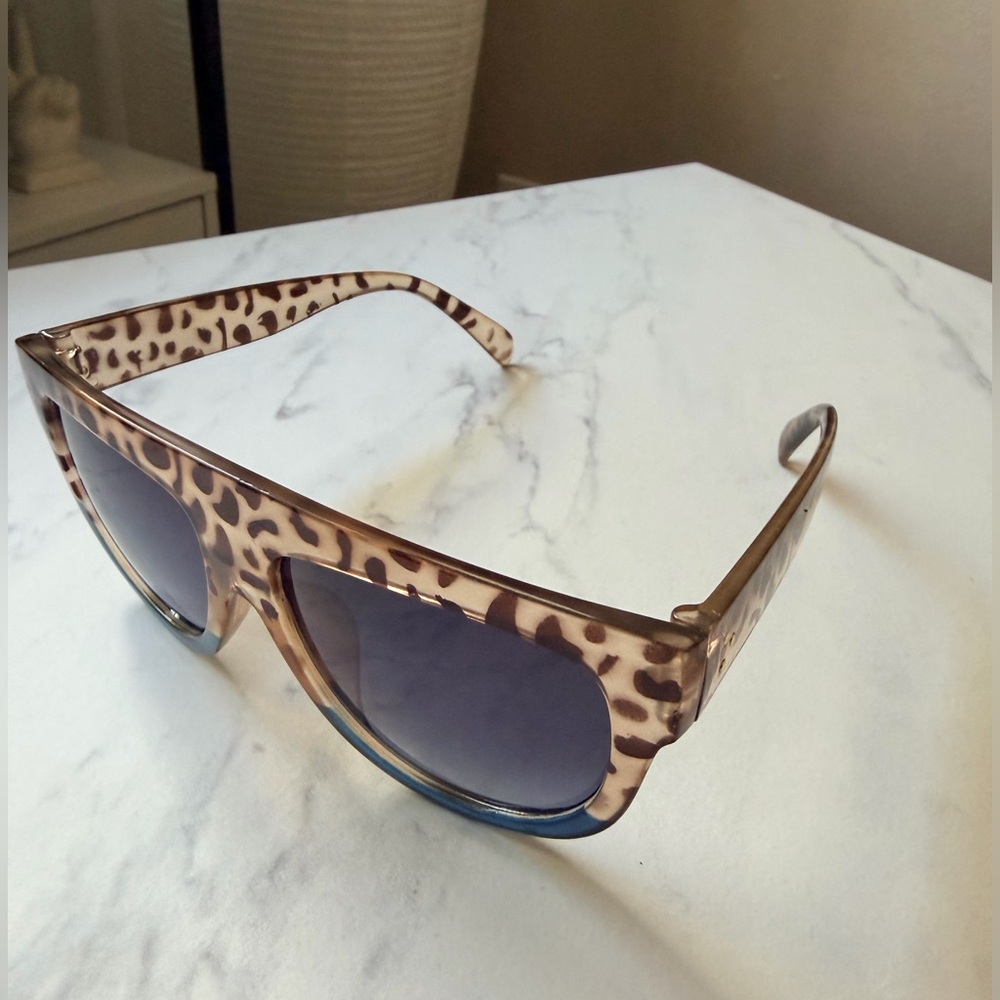 NEW Leopard Print with Blue Gradient Women’s Sunglasses - Picture 2 of 6